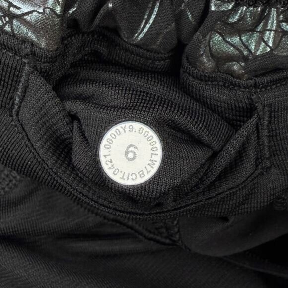LULULEMON Hotty Hot Low-Rise Lined Short 4" Sz 6 Logo Flourish Iridescent Foil - Picture 10 of 10
